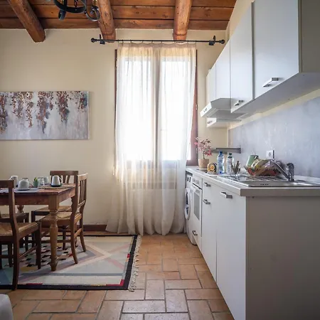 Il Castellaro فندق مبيت وإفطار