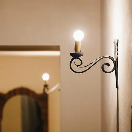 לינה וארוחת בוקר Il Castellaro 3*